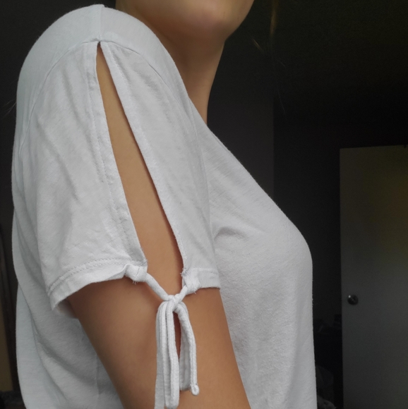 White T - Picture 2 of 3